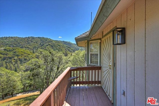 267 Davos Court, Crestline, CA 92325