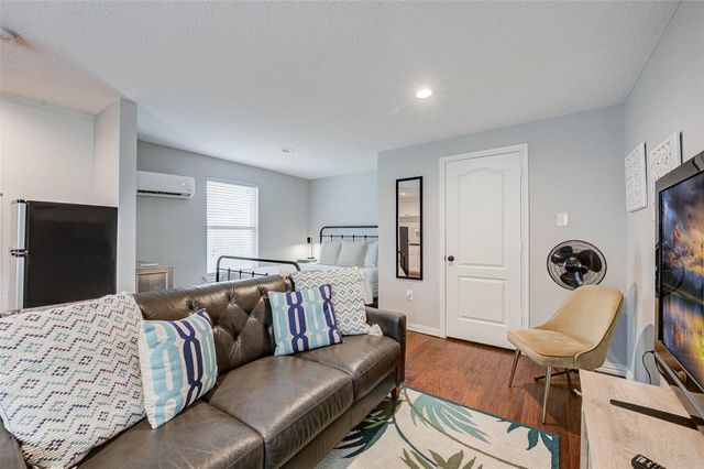 921 Kern Street, Houston, TX 77009