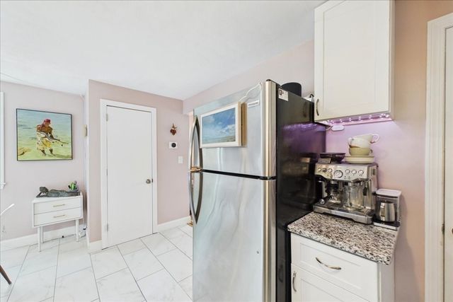 110 Hooper Rd 110, Dedham, MA 02026