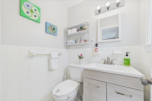 110 Hooper Rd 110, Dedham, MA 02026