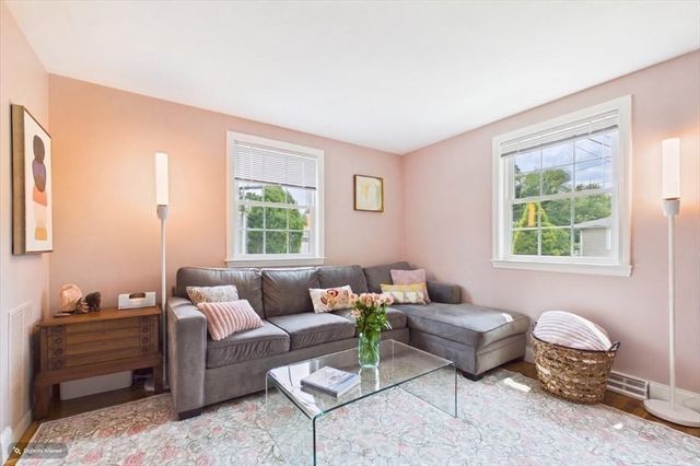 110 Hooper Rd 110, Dedham, MA 02026