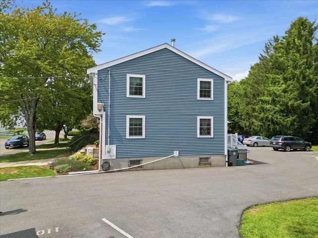 110 Hooper Rd 110, Dedham, MA 02026