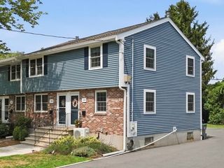 110 Hooper Rd 110, Dedham, MA 02026