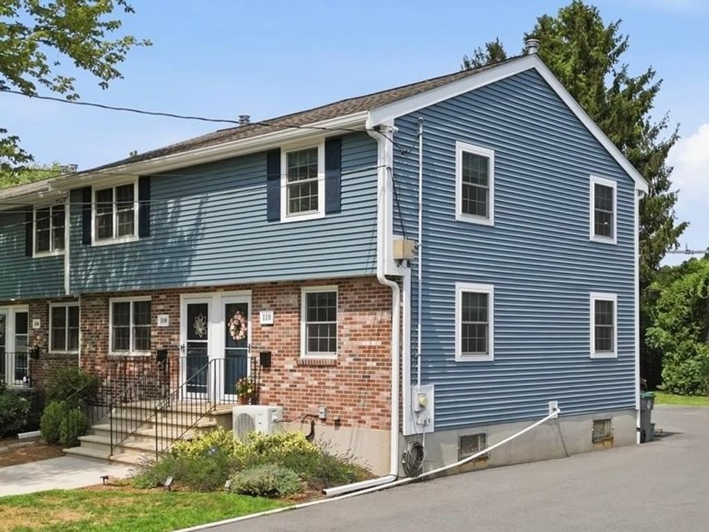 110 Hooper Rd 110, Dedham, MA 02026