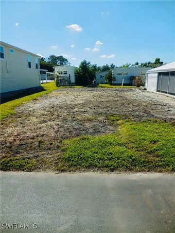 26 Enchanting BLVD, Naples, FL 34112
