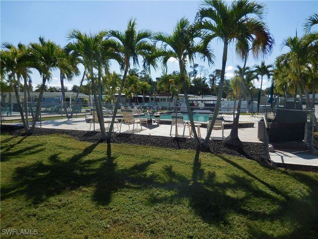 26 Enchanting BLVD, Naples, FL 34112