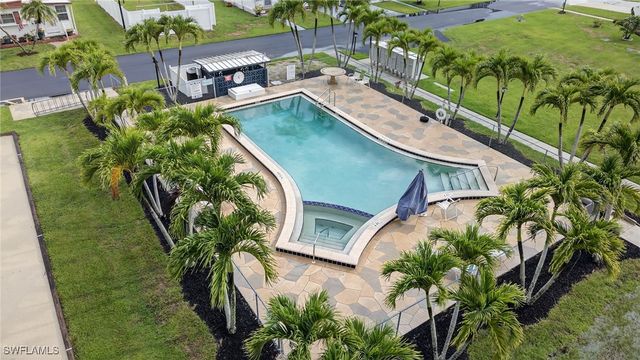 26 Enchanting BLVD, Naples, FL 34112