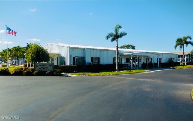 26 Enchanting BLVD, Naples, FL 34112