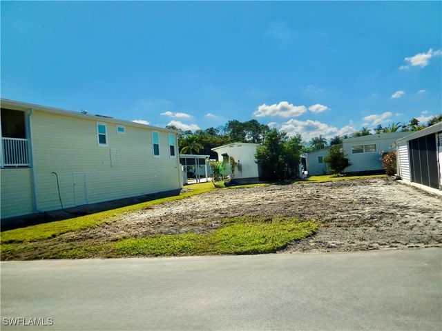 26 Enchanting BLVD, Naples, FL 34112