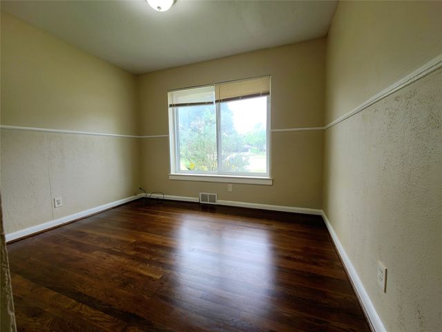 9867 Carnegie Place, Dallas, TX 75228