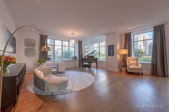 118 E Erie Street 15A, Chicago, IL 60611