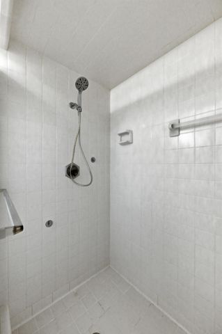 203 Broadmoor DR, Fredericksburg, TX 78624