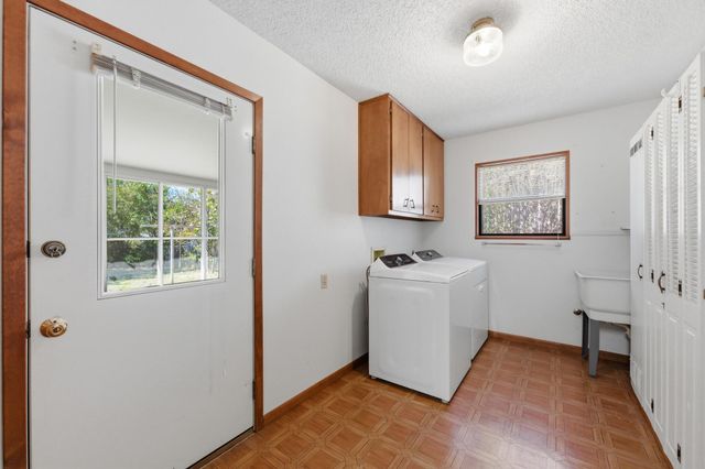 203 Broadmoor DR, Fredericksburg, TX 78624