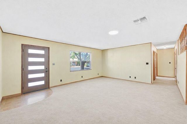 203 Broadmoor DR, Fredericksburg, TX 78624