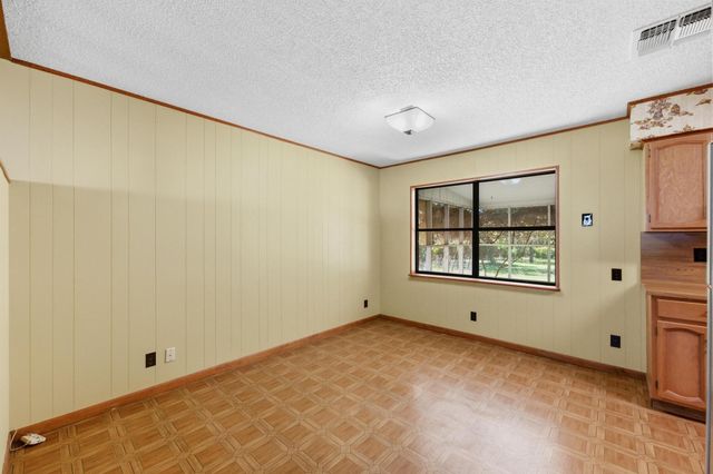 203 Broadmoor DR, Fredericksburg, TX 78624