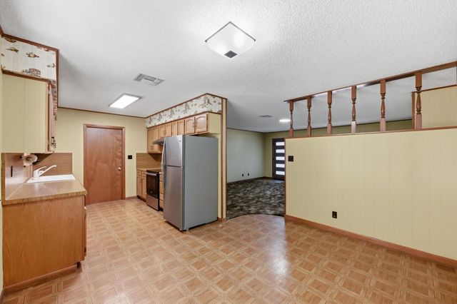 203 Broadmoor DR, Fredericksburg, TX 78624