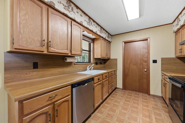 203 Broadmoor DR, Fredericksburg, TX 78624