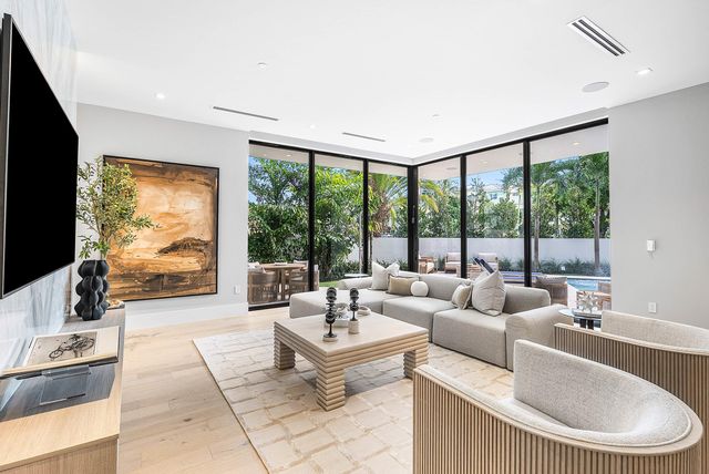 810 Andrews Avenue, Delray Beach, FL 33483