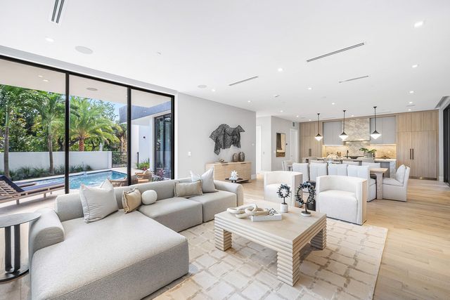 810 Andrews Avenue, Delray Beach, FL 33483