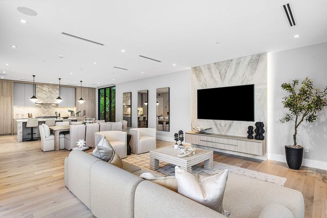 810 Andrews Avenue, Delray Beach, FL 33483