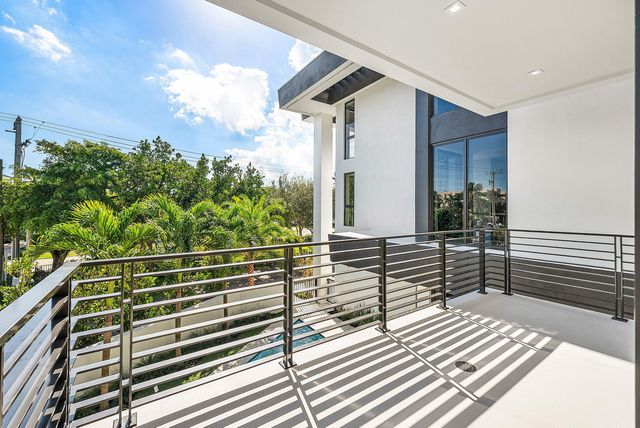 810 Andrews Avenue, Delray Beach, FL 33483