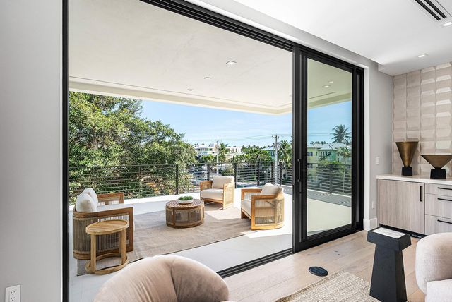 810 Andrews Avenue, Delray Beach, FL 33483