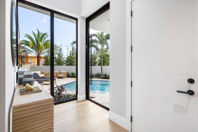 810 Andrews Avenue, Delray Beach, FL 33483