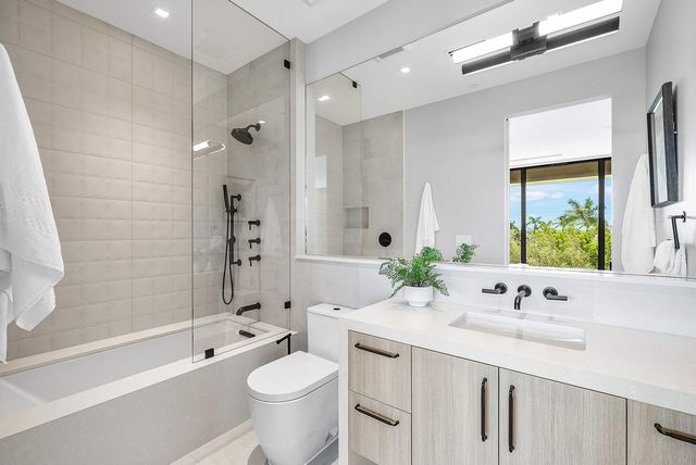 810 Andrews Avenue, Delray Beach, FL 33483