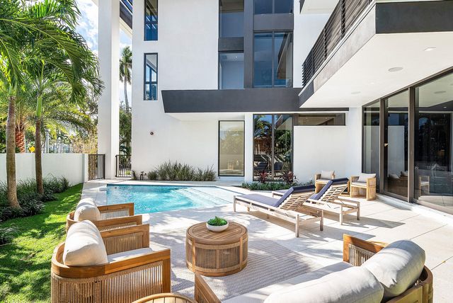 810 Andrews Avenue, Delray Beach, FL 33483