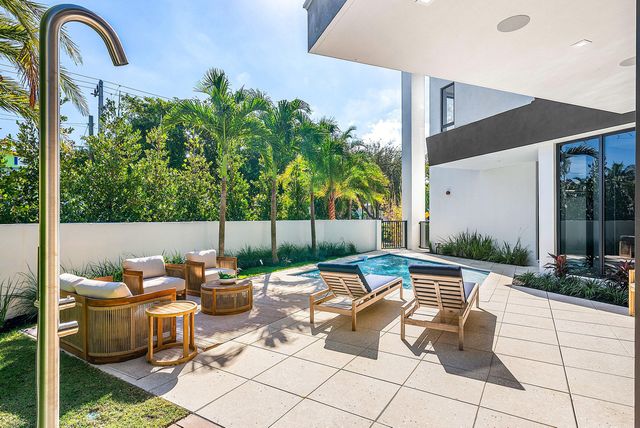 810 Andrews Avenue, Delray Beach, FL 33483