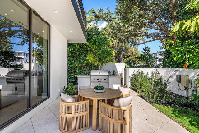 810 Andrews Avenue, Delray Beach, FL 33483