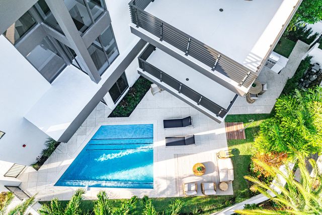 810 Andrews Avenue, Delray Beach, FL 33483