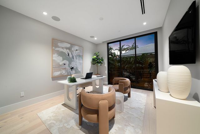 810 Andrews Avenue, Delray Beach, FL 33483