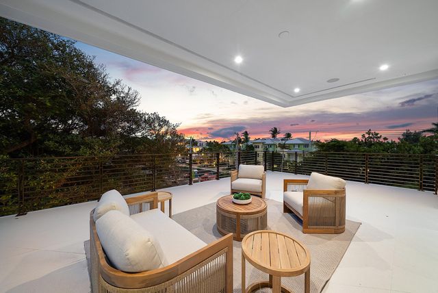 810 Andrews Avenue, Delray Beach, FL 33483