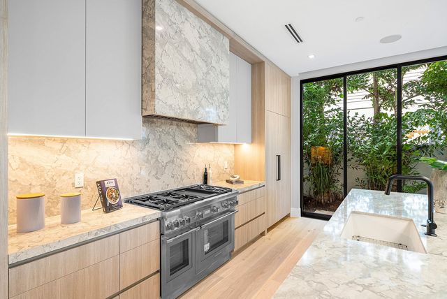 810 Andrews Avenue, Delray Beach, FL 33483