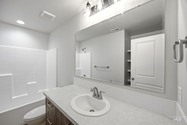 472 Merlin Ct, Middleton, ID 83644