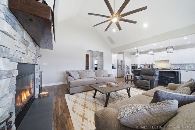 795 Blue Bird Lane, Pryor, OK 74361