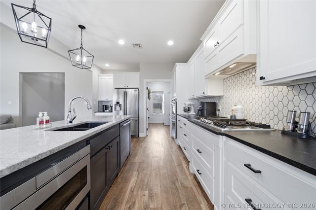 795 Blue Bird Lane, Pryor, OK 74361