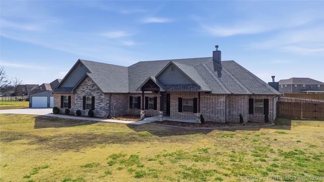 795 Blue Bird Lane, Pryor, OK 74361