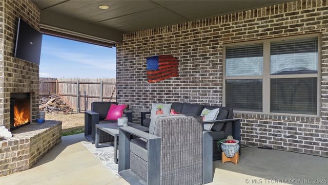 795 Blue Bird Lane, Pryor, OK 74361
