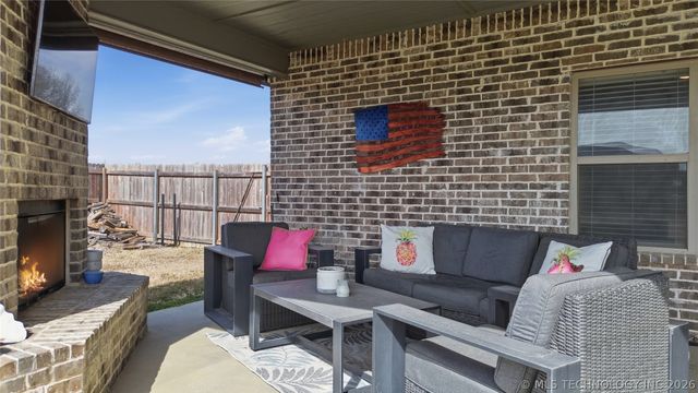 795 Blue Bird Lane, Pryor, OK 74361