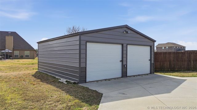 795 Blue Bird Lane, Pryor, OK 74361