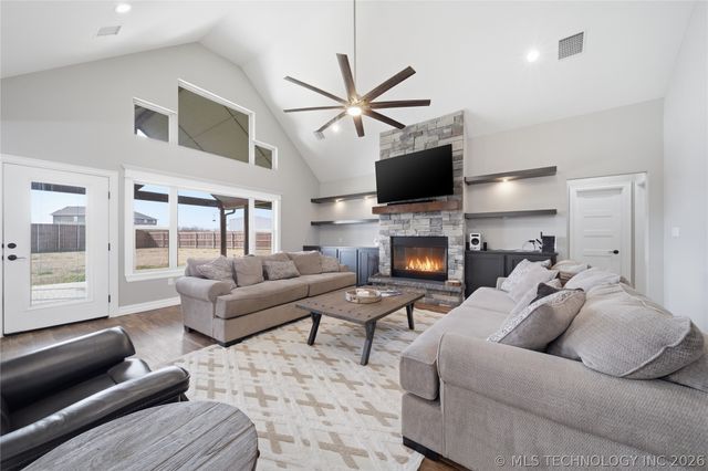 795 Blue Bird Lane, Pryor, OK 74361