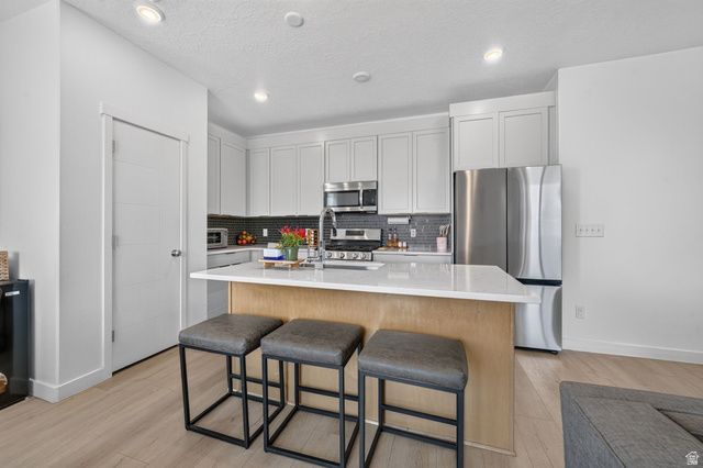 8391 S MEADOWLARK LN, West Jordan, UT 84088