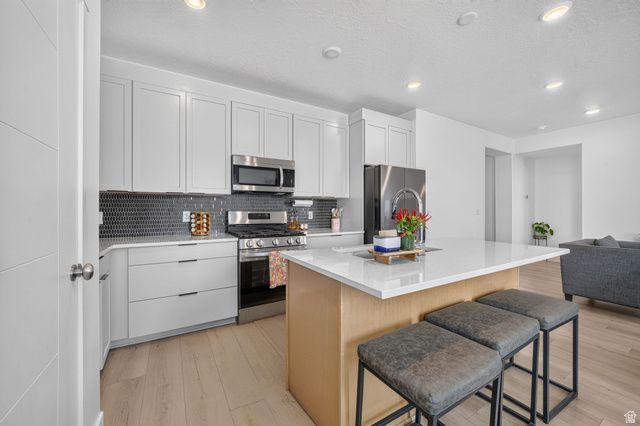 8391 S MEADOWLARK LN, West Jordan, UT 84088