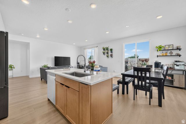8391 S MEADOWLARK LN, West Jordan, UT 84088
