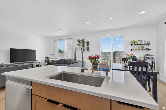 8391 S MEADOWLARK LN, West Jordan, UT 84088