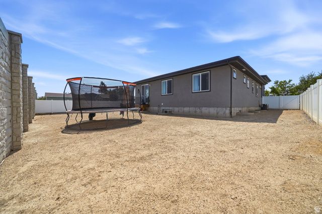 8391 S MEADOWLARK LN, West Jordan, UT 84088