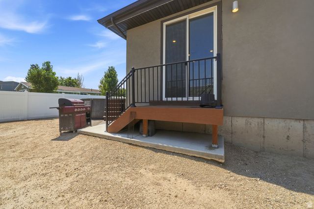 8391 S MEADOWLARK LN, West Jordan, UT 84088