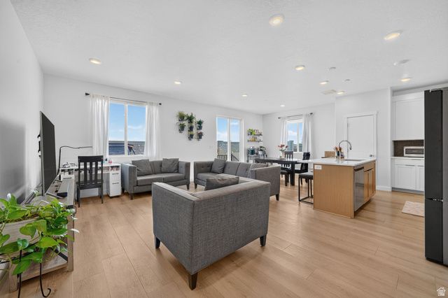 8391 S MEADOWLARK LN, West Jordan, UT 84088